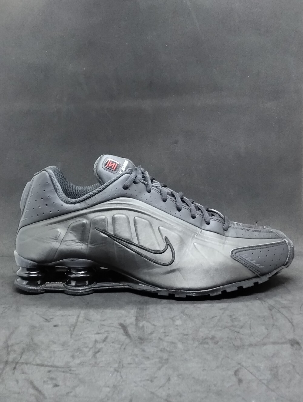 Nike Shox R4 Men's Lifestyle Sneaker Black Size 10.5 Pre-owned